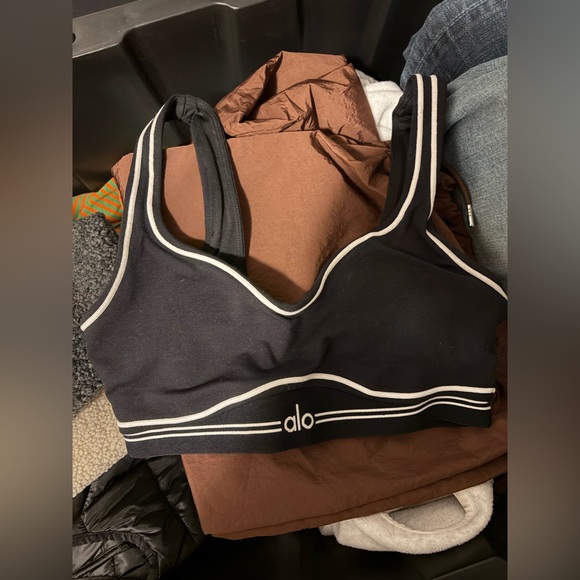 ALO Airbrush Heart Throb Bra & Leggings Set - worn once for Pilates photoshoot - Picture 2 of 6